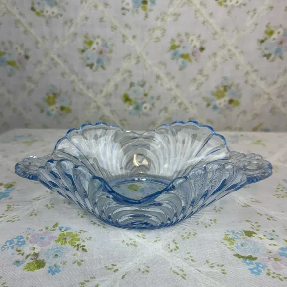 Adorable Vintage Periwinkle Blue Glass Trinket Dish - Picture 1 of 7